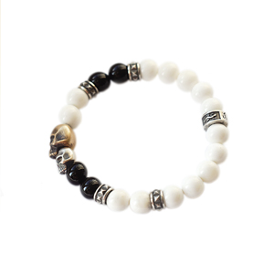 Браслет серебряный, бронза, чернение, шары сделаны из природного агата и коралла. Размер шаров 8 мм. 