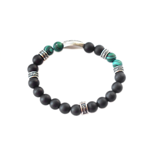 Браслет серебряный, бронза, чернение, шары сделаны из природного агата и малахита. Размер шаров 8 мм.