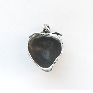 Байкерская атрибутика-Байкерская подвеска серебряная Клубника, чернение.