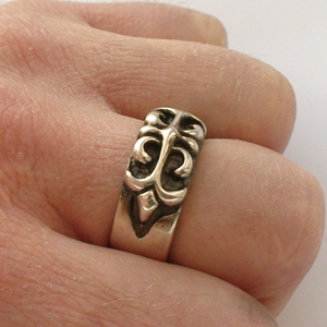 Байкерская атрибутика-Байкерское кольцо серебряное