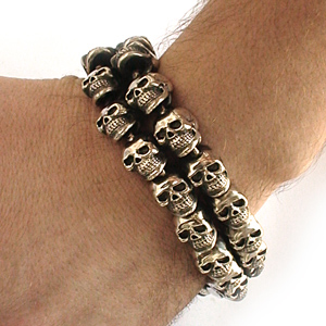 Байкерская атрибутика-Байкерский браслет серебряный Черепа, чернение.