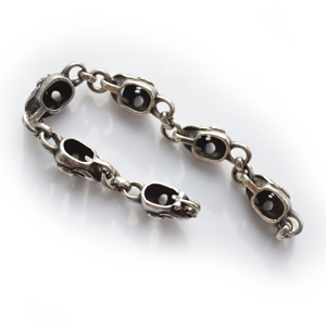 Байкерская атрибутика-Байкерский браслет серебряный череп вуду, чернение