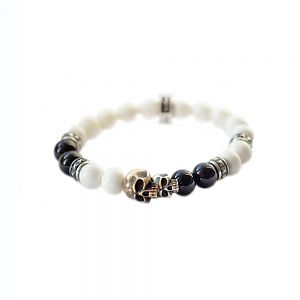 Браслет серебряный, бронза, чернение, шары сделаны из природного агата и коралла. Размер шаров 8 мм. 